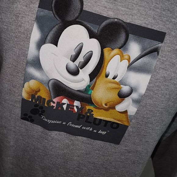 NWT The Disney Store Mens Gray Mickey Mouse Pluto Sweatshirt Medium New‎ - Picture 3 of 5